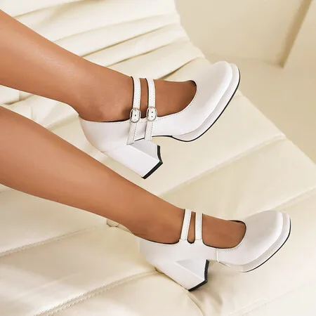 Извънгабаритни обувки голям размер на висок ток с квадратни пръсти на дебелите токчета увеличават удобството за банкет