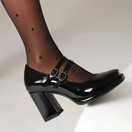 Извънгабаритни обувки голям размер на висок ток с квадратни пръсти на дебелите токчета увеличават удобството за банкет