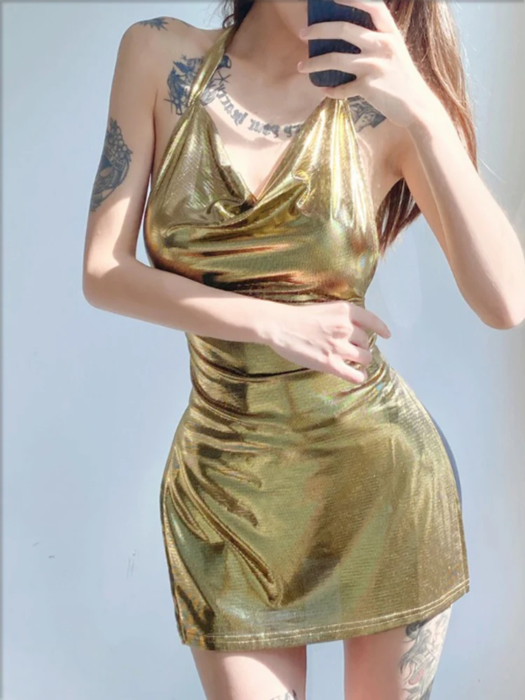 Лятото Златното женствена рокля с отворен гръб в стил висящи на врата, без ръкави, сексуална модно рокля с къса мини пола на подтяжках, с раскачивающимся яка