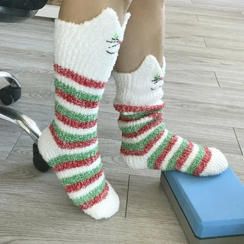Дамски коледни пухкави чорапи, зимни Топли, Меки, пухкави чорапи на райета с анимационни бродерия, топло за краката на закрито