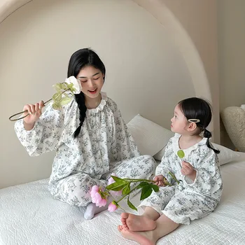 Един и същ дрехи за майка и дъщеря, новост 2023 г., мода пролет домашно облекло за момичета, пижами с цветен модел, комплект ежедневието прости дрехи за деца