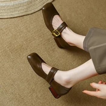 Женски обувки Mary Jane нисък ток; колекция 2023 г.; сезон Пролет-лято; Нова Реколта фини обувки с квадратни пръсти и фин деколте; дамски обувки на висок ток