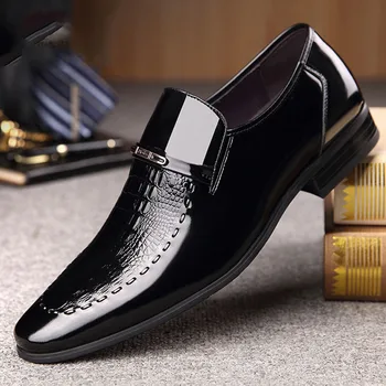 Нови мъжки модел обувки, луксозни сватбени обувки от лачена кожа на нисък ток, бизнес кожени обувки за мъж, лоферы без обков с остри пръсти