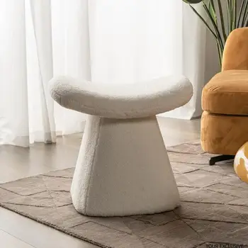 Скандинавски столче за грим, лесен луксозен чист червен модерен прост тоалетка, табуретка за спални, изчистен столче за смяна на на обувките от овча вълна
