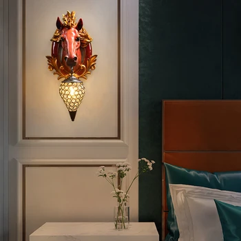 Стенен лампа в скандинавски стил с кон в ретро стил, бял/червен декор от смола, монтиран на стената лампа, спалня, хол, фон, монтиран на стената лампа, Лампи за вътрешно осветление