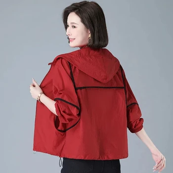 Тънък слънцезащитен тренч за жени 2023, ново палто, корея, модерно яке, Лека дишаща контрастная солнцезащитная облекло с качулка